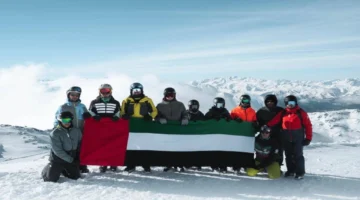 إنجاز إماراتي.. علم الدولة يرفرف على قمة الألب